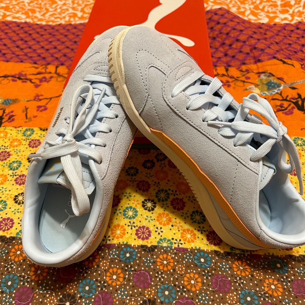 Women’s Puma sneakers